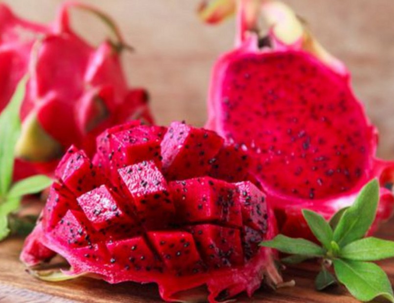 Ai nên cẩn trọng khi thưởng thức thanh long?