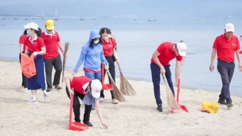 Gần 1.000 CBNV SeABank ra quân làm sạch bờ biển tại 11 tỉnh thành, hướng tới phát triển bền vững
