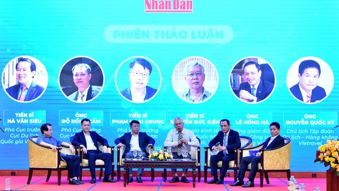 Các đại biểu phát biểu, thảo luận tại buổi hội thảo. (Ảnh sơn tùng)