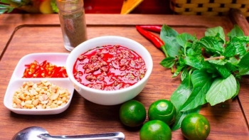 Tác hại khôn lường từ việc ăn tiết canh lợn