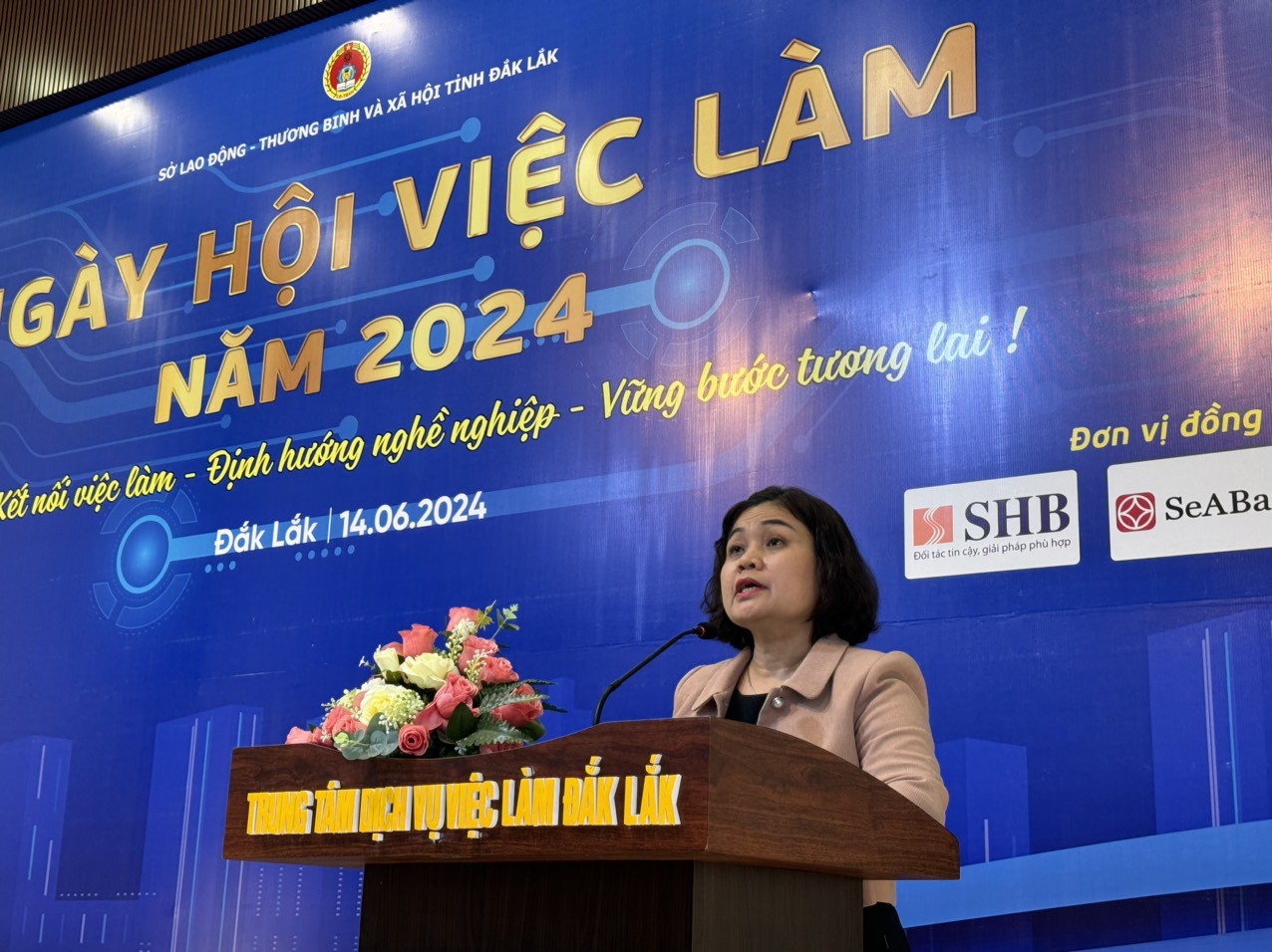 Phó Chủ tịch UBND tỉnh H\' Yim Kdoh phát biểu tại Ngày hội. Phó Chủ tịch UBND tỉnh H\' Yim Kdoh phát biểu tại Ngày hội.