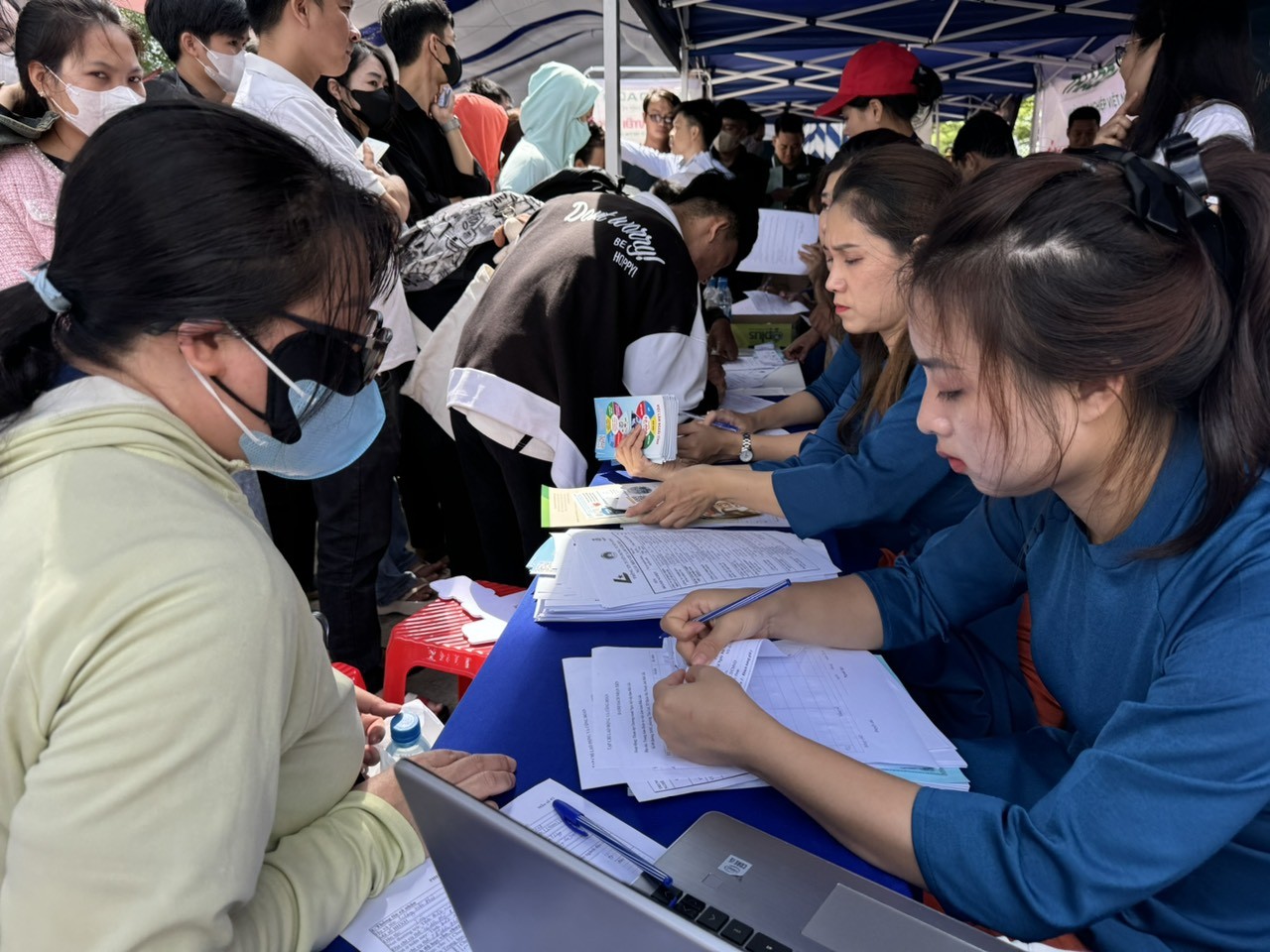 Ngày hội việc làm năm 2024 thu hút trên 1.000 người lao động, học sinh, sinh viên… trên địa bàn tỉnh tham gia. Ngày hội việc làm năm 2024 thu hút trên 1.000 người lao động, học sinh, sinh viên… trên địa bàn tỉnh tham gia.
