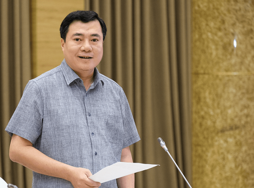 Thứ trưởng Bộ Công thương Nguyễn Sinh Nhật Tân. Thứ trưởng Bộ Công thương Nguyễn Sinh Nhật Tân.