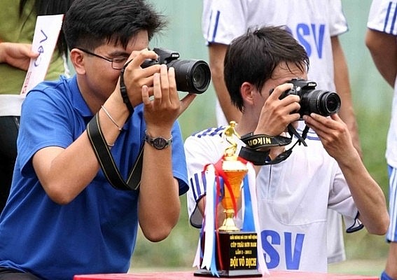 các cơ sở đào tạo báo chí đã làm gì và cần làm gì để chuẩn đầu ra của sinh viên đáp ứng được chuẩn đầu vào của các cơ quan báo chí. 