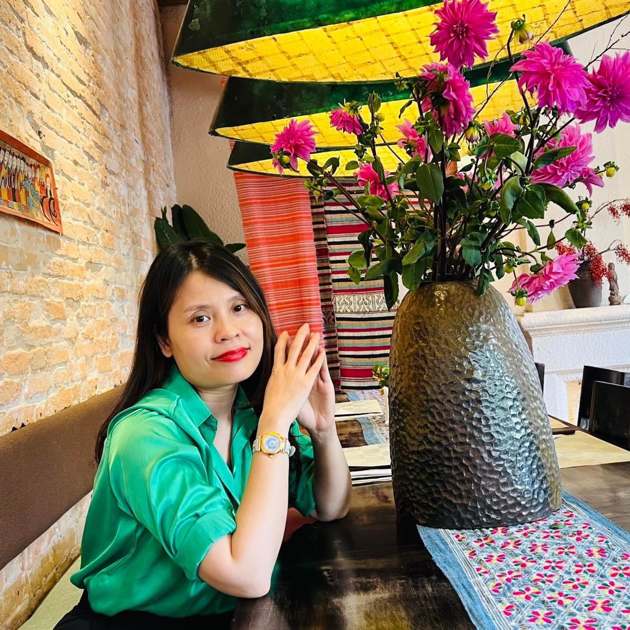 Nhà báo Cẩm Thuý. Nhà báo Cẩm Thuý.