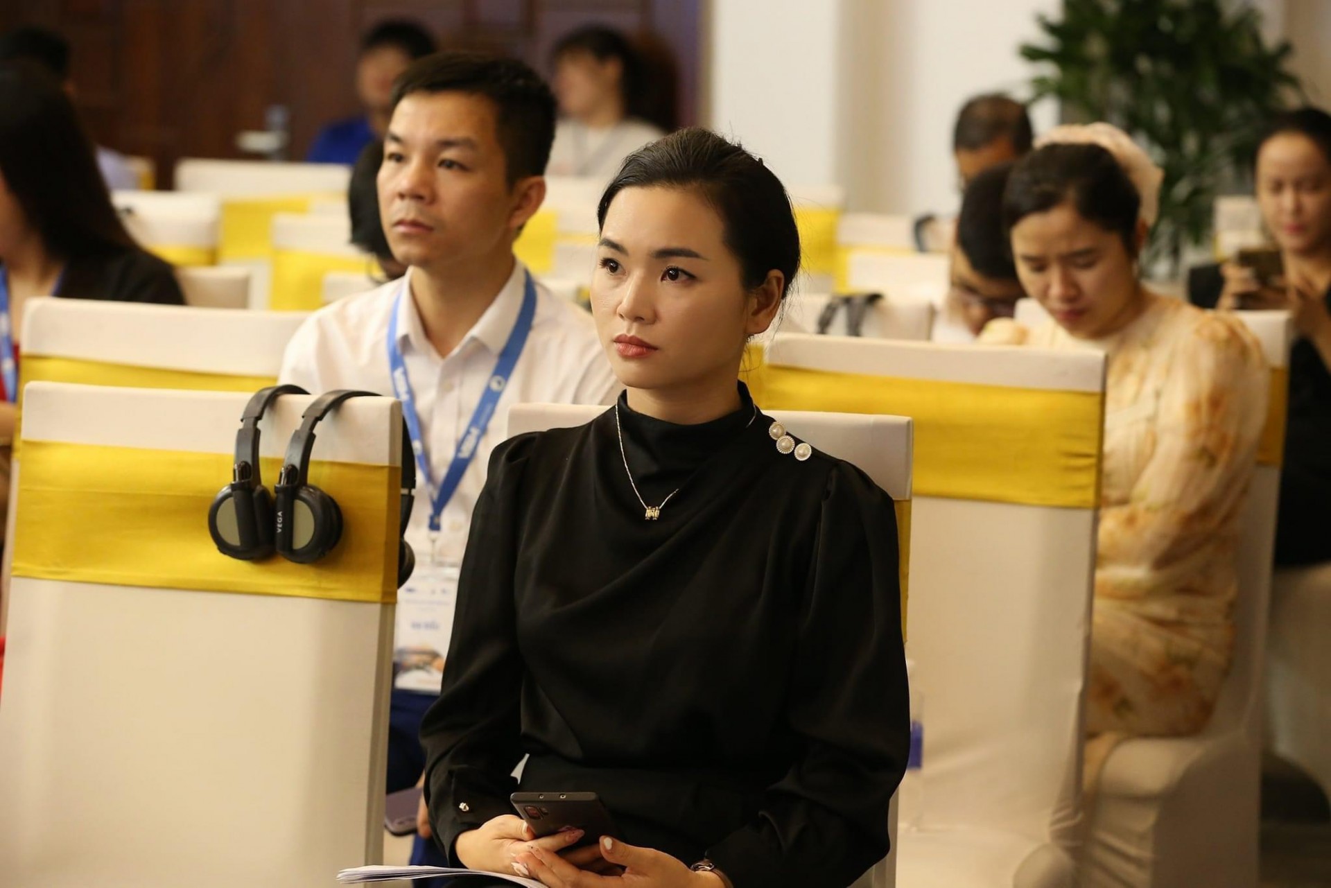 Nhà báo Linh Hương. Nhà báo Linh Hương.