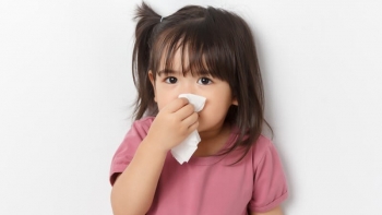 Trẻ em dễ mắc bệnh tai mũi họng vì những thói quen thường ngày này