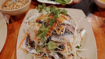 Nguy hại tiềm ẩn từ việc ăn gỏi cá sống