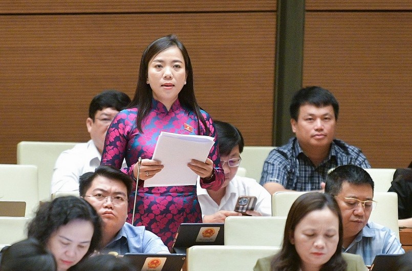 Đại biểu Triệu Thị Ngọc Diễm – Đoàn ĐBQH tỉnh Sóc Trăng phát biểu Đại biểu Triệu Thị Ngọc Diễm – Đoàn ĐBQH tỉnh Sóc Trăng phát biểu