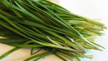 Rau hẹ là loại gia vị quen thuộc giàu vitamin K