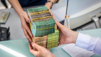 Vì sao các ngân hàng tích cực đẩy vốn ra thị trường?