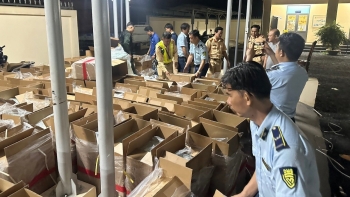 TP.HCM phát hiện xe tải vận chuyển 120.000 bao thuốc lá điếu nhập lậu