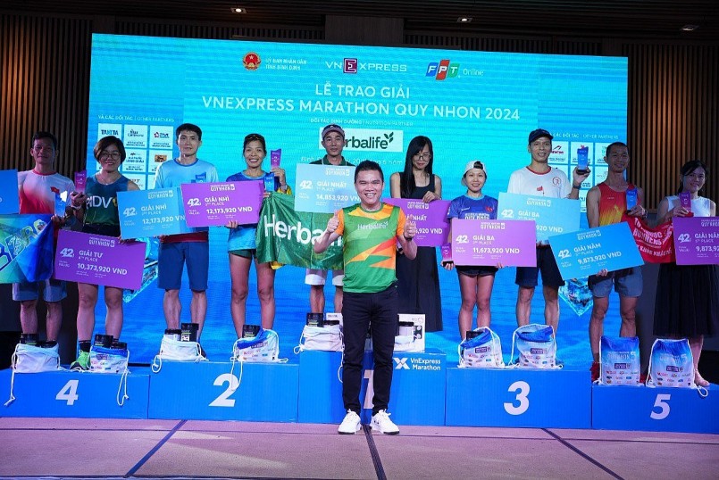 VnExpress Marathon Quy Nhơn 2024 - người bạn đồng hành thủy chung vì sức khỏe cộng đồng