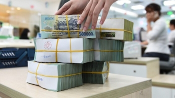 Sổ tiết kiệm 1 tỉ đồng đến thời điểm đáo hạn: Nên gửi tiếp hay đầu tư vàng?