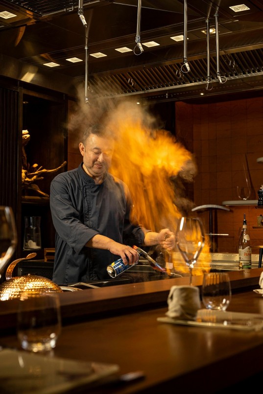 Bếp trưởng Yamaguchi của nhà hàng 1 sao Michelin Hibana by Koki