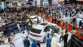 Giảm lệ phí trước bạ cho ô tô trong nước: Cú hích cho thị trường nhưng gây nhiều hệ lụy?