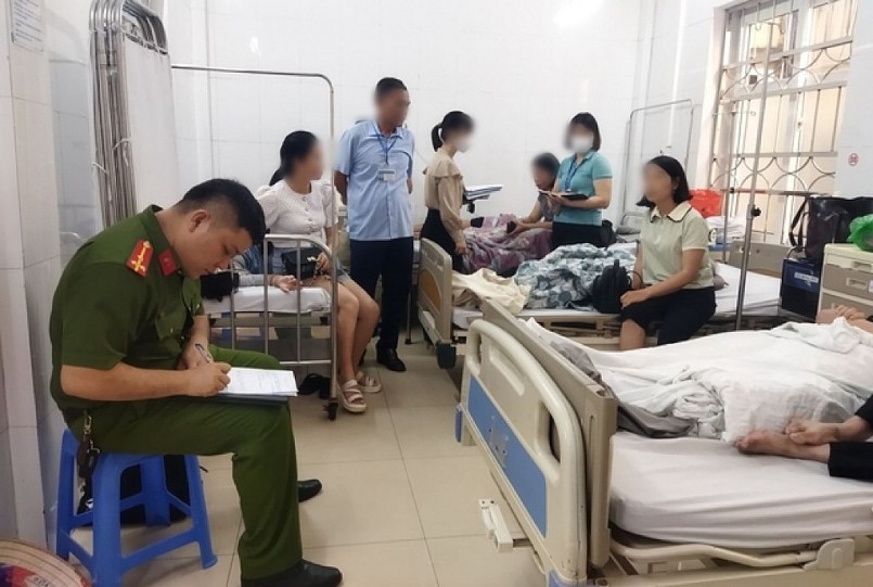 Nhiều du khách phải nhập viện sau khi dùng bữa tối tại nhà hàng ở TP. Hạ Long Nhiều du khách phải nhập viện sau khi dùng bữa tối tại nhà hàng ở TP. Hạ Long