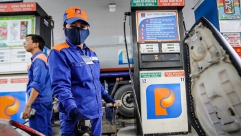 Giá xăng dầu đồng loạt giảm về dưới mốc 23.000 đồng/lít