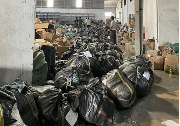 Bắc Giang chuyển cơ quan điều tra kho hàng hoá vi phạm trị giá 1.4 tỷ đồng