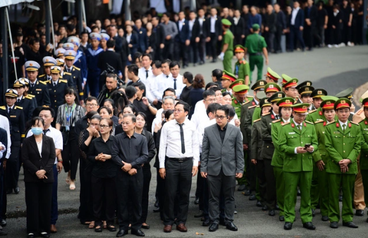 Dòng người chờ viếng Tổng Bí thư Nguyễn Phú Trọng sáng 26/7