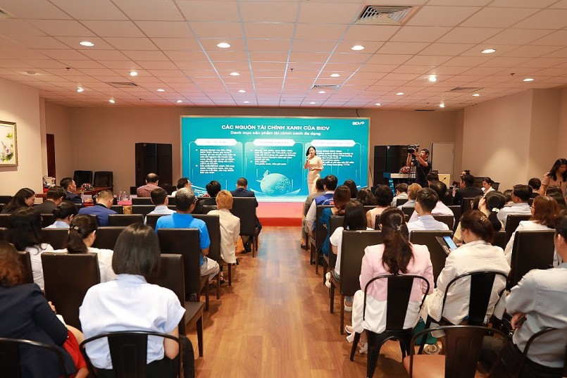 Bà Phạm Minh Châu – Phó giám đốc Ban Chính sách sản phẩm Bán buôn, Ngân hàng TMCP Đầu tư và Phát triển Việt Nam Bà Phạm Minh Châu – Phó giám đốc Ban Chính sách sản phẩm Bán buôn, Ngân hàng TMCP Đầu tư và Phát triển Việt Nam