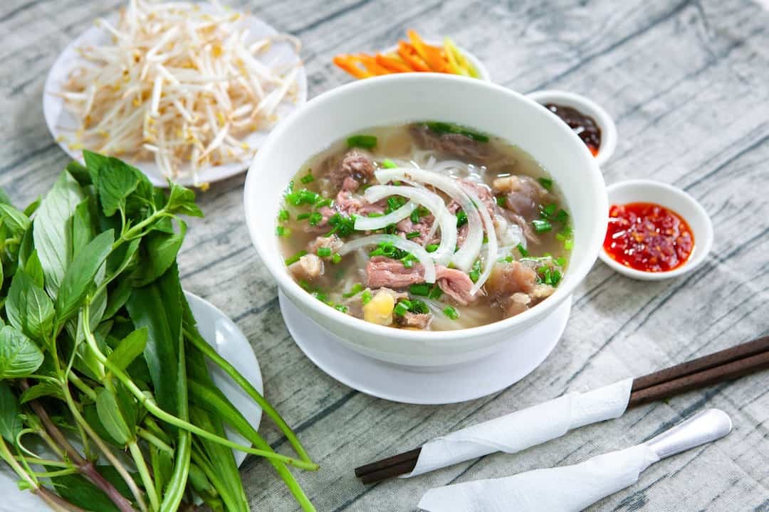 Phở là món ăn quốc hồn quốc túy của Việt Nam.