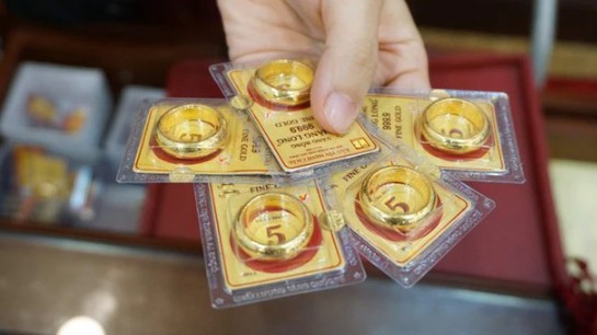 Giá vàng nhẫn tăng mạnh theo giá thế giới