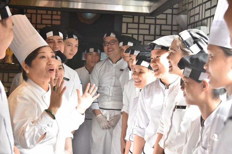 Nghệ nhân ẩm thực Phạm Thị Ánh Tuyết - cố vấn ẩm thực của hệ thống các nhà hàng và khách sạn thuộc Sun Group