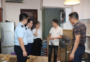 Kiểm tra, phát hiện "kho" màn hình ô tô, camera hành trình không rõ nguồn gốc bán trên sàn Shopee