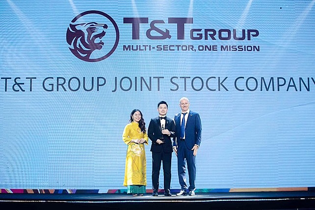 Ông Đỗ Vinh Quang, Phó Chủ tịch HĐQT Tập đoàn T&T Group đại diện doanh nghiệp nhận giải Nơi làm việc tốt nhất Châu Á 2024 Ông Đỗ Vinh Quang, Phó Chủ tịch HĐQT Tập đoàn T&T Group đại diện doanh nghiệp nhận giải Nơi làm việc tốt nhất Châu Á 2024