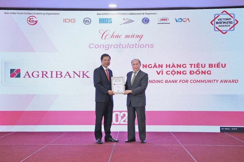 Agribank nhiều năm liền nhận được danh hiệu “Ngân hàng tiêu biểu vì cộng đồng” Agribank nhiều năm liền nhận được danh hiệu “Ngân hàng tiêu biểu vì cộng đồng”