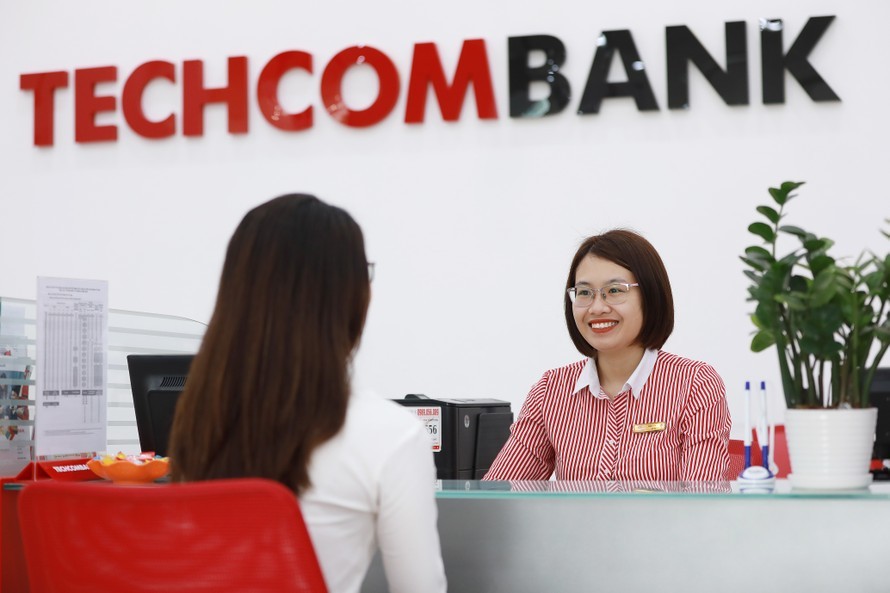 Báo cáo tài chính của Techcombank cho thấy, quý II, mỗi nhân viên nhận thu nhập 53 triệu đồng/tháng. Báo cáo tài chính của Techcombank cho thấy, quý II, mỗi nhân viên nhận thu nhập 53 triệu đồng/tháng.