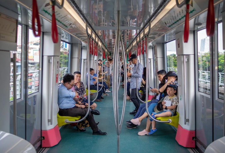 Bên trong khoang tàu mát mẻ, sạch sẽ (Ảnh: Lữ Phụng Tiên) Bên trong khoang tàu mát mẻ, sạch sẽ (Ảnh: Lữ Phụng Tiên)