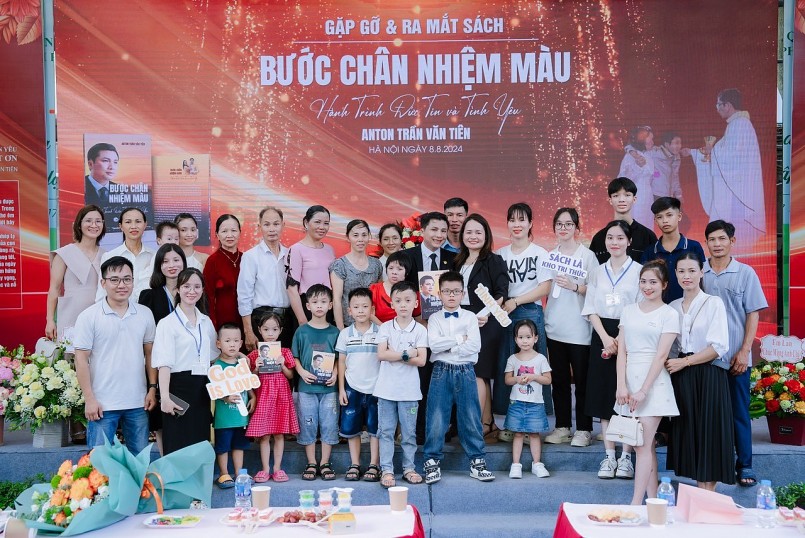 Người vợ đem tình yêu chân thành, giúp chồng bại liệt vượt lên số phận