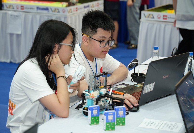 Sữa tươi Vinamilk Green Farm là sản phẩm đồng hành xuyên suốt, tiếp thêm dinh dưỡng cho các thí sinh trong thời gian diễn ra các vòng thi. Ảnh: Vi Nam Sữa tươi Vinamilk Green Farm là sản phẩm đồng hành xuyên suốt, tiếp thêm dinh dưỡng cho các thí sinh trong thời gian diễn ra các vòng thi. Ảnh: Vi Nam