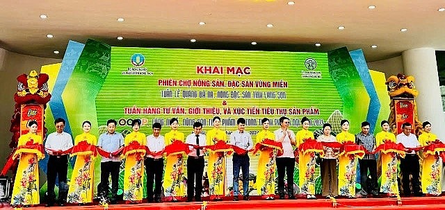 Đa dạng các sản phẩm vùng miền tại phiên chợ nông sản, tuần hàng OCOP Thủ đô