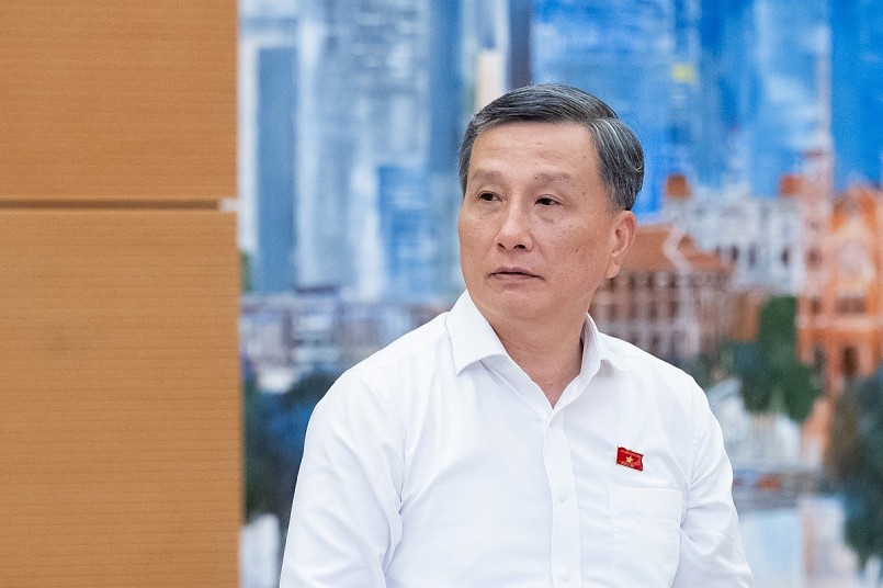 Chủ nhiệm Ủy ban Khoa học, Công nghệ và Môi trường Lê Quang Huy trình bày Báo cáo thẩm tra về dự án Luật sửa đổi, bổ sung một số điều của Luật Tiêu chuẩn và Quy chuẩn kỹ thuật