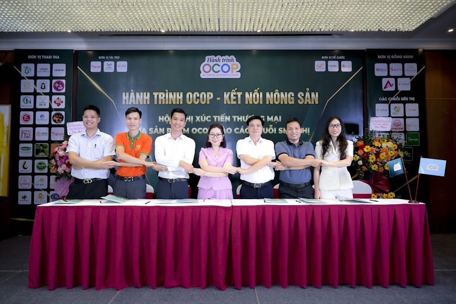 Trưởng ban Xúc tiến Thương Mại ký kết hợp tác với 30 chuỗi cửa hàng siêu thị. Trưởng ban Xúc tiến Thương Mại ký kết hợp tác với 30 chuỗi cửa hàng siêu thị.