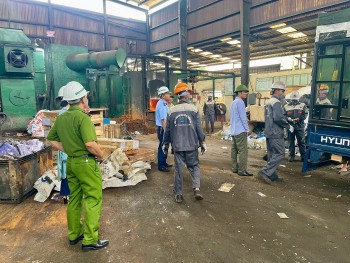 Tiêu hủy trên 3.700 hộp bánh, kẹo không rõ xuất xứ trước thềm Trung thu