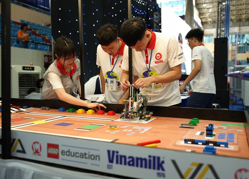  Các thí sinh hào hứng tranh tài, chinh phục thử thách tại cuộc thi Robotacon WRO 2024