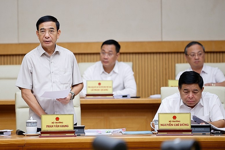 Bộ trưởng Bộ Quốc phòng Phan Văn Giang phát biểu tại phiên họp - Ảnh: VGP/Nhật Bắc Bộ trưởng Bộ Quốc phòng Phan Văn Giang phát biểu tại phiên họp - Ảnh: VGP/Nhật Bắc