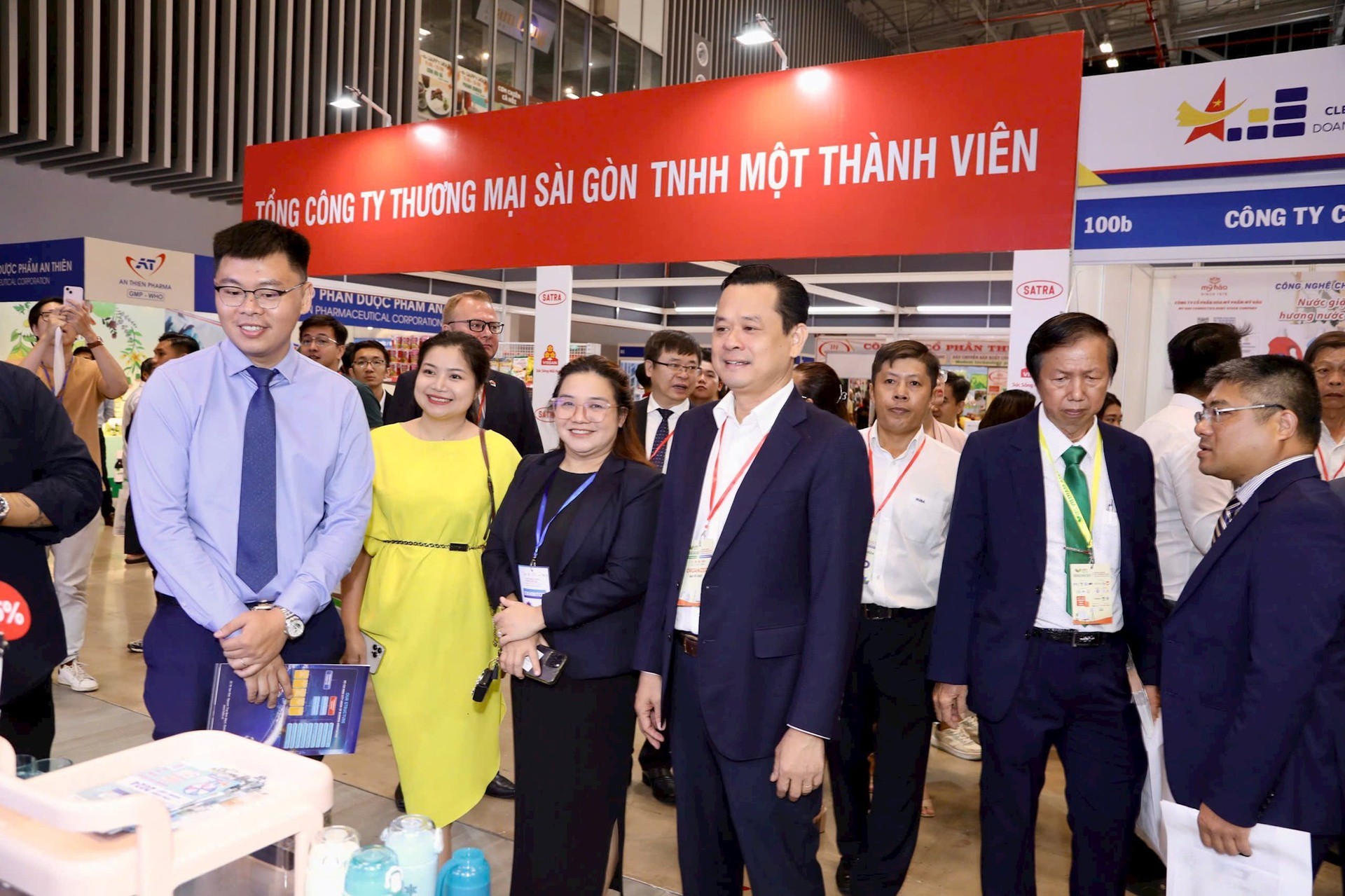 Hơn 220 gian hàng tham gia Hội chợ triển lãm “Tôn vinh hàng Việt Nam 2024” Hơn 220 gian hàng tham gia Hội chợ triển lãm “Tôn vinh hàng Việt Nam 2024”