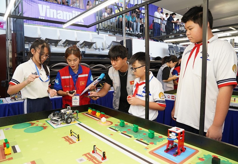  Hơn 20.000 sản phẩm Vinamilk đã được dành để tiếp sức cho các tuyển thủ robot trong hơn 1 tháng diễn ra cuộc thi