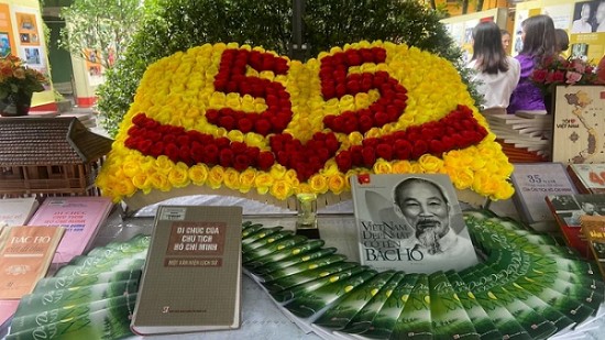 Văn kiện lịch sử quan trọng chỉ ra con đường phát triển cho dân tộc Việt Nam