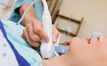 Ai có nguy cơ mắc ung thư tuyến giáp?
