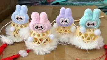 Lồng đèn Labubu thành hot trend, bánh trung thu tăng khuyến mãi