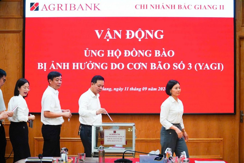 Cán bộ, người lao động Agribank toàn hệ thống quyên góp ủng hộ khắc phục hậu quả cơn bão số 3 Cán bộ, người lao động Agribank toàn hệ thống quyên góp ủng hộ khắc phục hậu quả cơn bão số 3