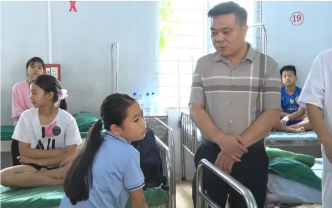 55 học sinh ở Hà Giang nhập viện nghi ngộ độc sau tiệc liên hoan Trung thu 55 học sinh ở Hà Giang nhập viện nghi ngộ độc sau tiệc liên hoan Trung thu