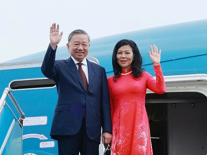 Sáng 21/9, Tổng Bí thư, Chủ tịch nước Tô Lâm và Phu nhân cùng Đoàn đại biểu cấp cao Việt Nam rời Thủ đô Hà Nội lên đường tham dự Hội nghị thượng đỉnh tương lai, Đại hội đồng Liên hợp quốc (LHQ) Khóa 79, làm việc tại Hoa Kỳ và sau đó là thăm cấp Nhà nước tới Cuba. Ảnh: TTXVN Sáng 21/9, Tổng Bí thư, Chủ tịch nước Tô Lâm và Phu nhân cùng Đoàn đại biểu cấp cao Việt Nam rời Thủ đô Hà Nội lên đường tham dự Hội nghị thượng đỉnh tương lai, Đại hội đồng Liên hợp quốc (LHQ) Khóa 79, làm việc tại Hoa Kỳ và sau đó là thăm cấp Nhà nước tới Cuba. Ảnh: TTXVN