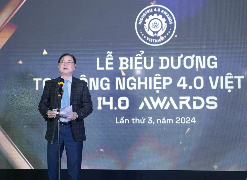 TS Phan Xuân Dũng, Chủ tịch Liên hiệp các hội khoa học và kỹ thuật Việt Nam (VUSTA) phát biểu tại buổi lễ TS Phan Xuân Dũng, Chủ tịch Liên hiệp các hội khoa học và kỹ thuật Việt Nam (VUSTA) phát biểu tại buổi lễ